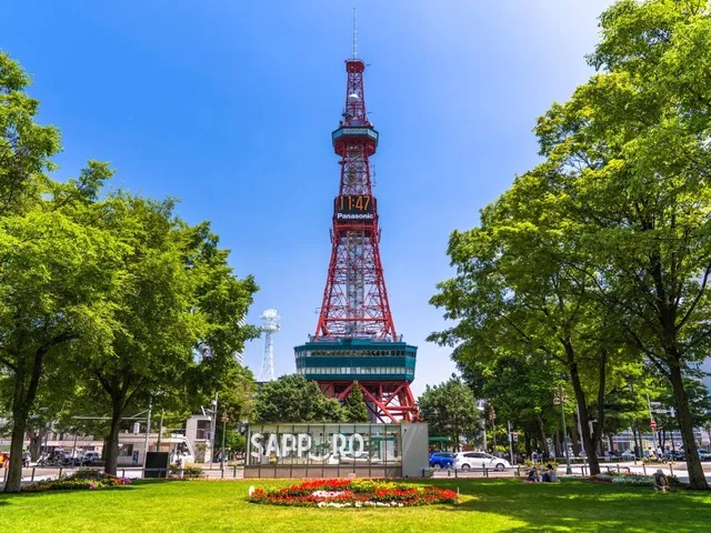 Sapporo Photo Diary – Day 1: Clock Towers, Ramen, and Quiet&nbsp;Paths